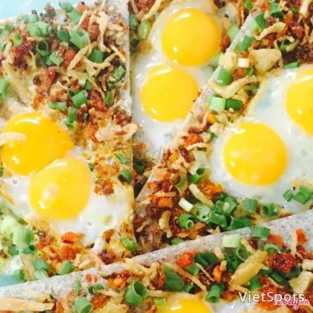 บั๋นหมี่ (ปาเต่ ไข่ เนื้อแดดเดียว)