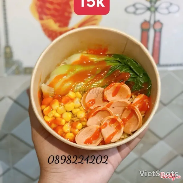 บะหมี่อินโดมี่คลุกไส้กรอก