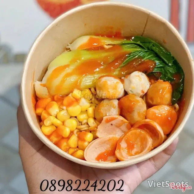 หมี่ยำลูกชิ้นปลาไส้กรอกสุดพิเศษ