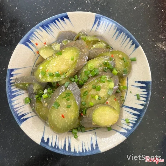 มะเขือม่วงทอดราดน้ำมันต้นหอม