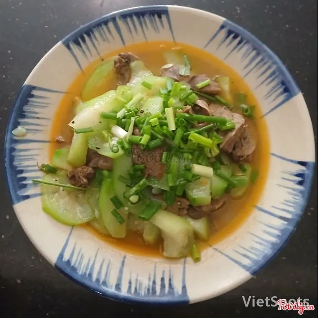 เครื่องในไก่ผัดบวบ