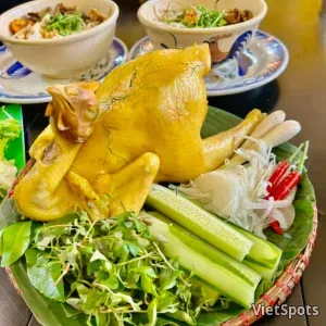 ไก่นึ่งต้นหอม (ทั้งตัว)