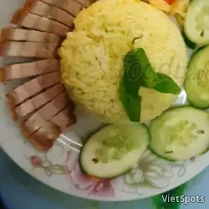 ข้าวผัดหมูกรอบ