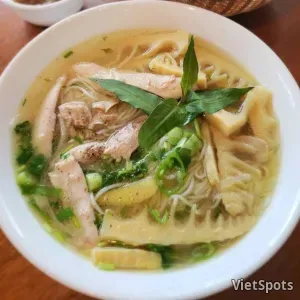 ก๋วยเตี๋ยวไก่หน่อไม้