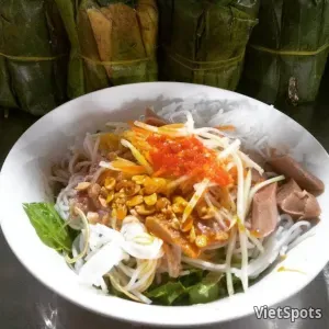 ブンマム(魚醤和え米麺)