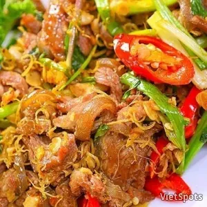 เนื้อแพะผัดตะไคร้พริก