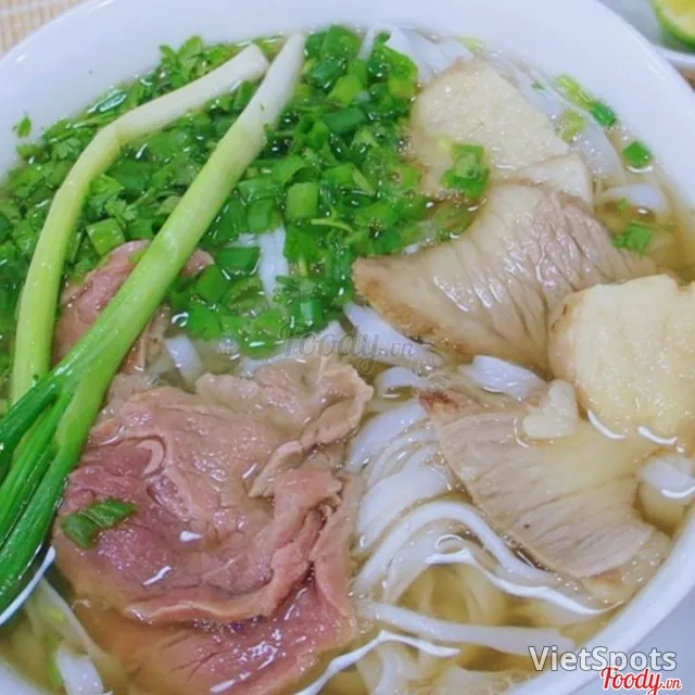 レア牛肉・脂身バラ肉フォー