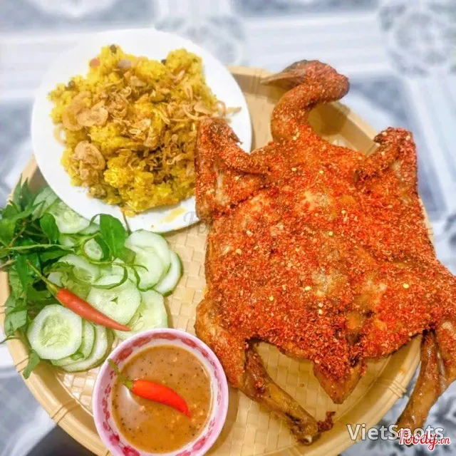 ไก่บ้านย่างเกลือพริก พร้อมข้าวเหนียว