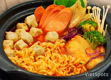 매운 소시지 생선완자 국수
