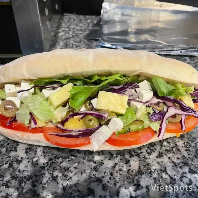 Французский багет с овощами