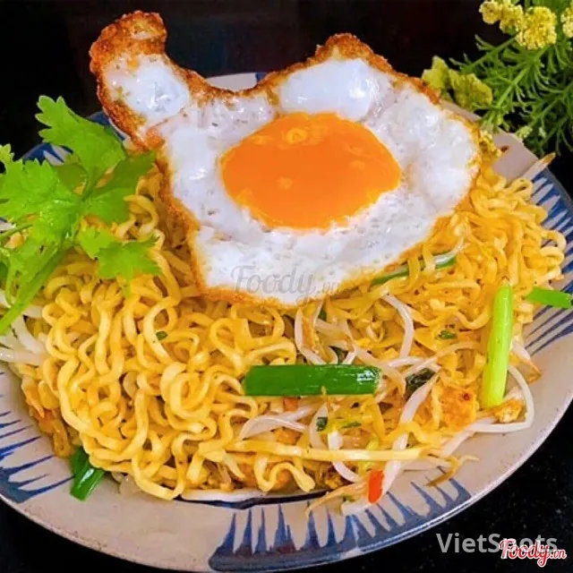 Mixed Noodles with Fried Egg