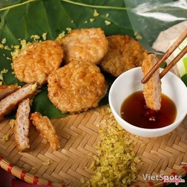 จ๋าก๊อม (หมูบดผสมข้าวเม่าทอด)