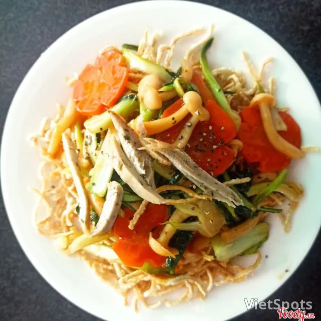 Vegetarian Crispy Fried Noodles
