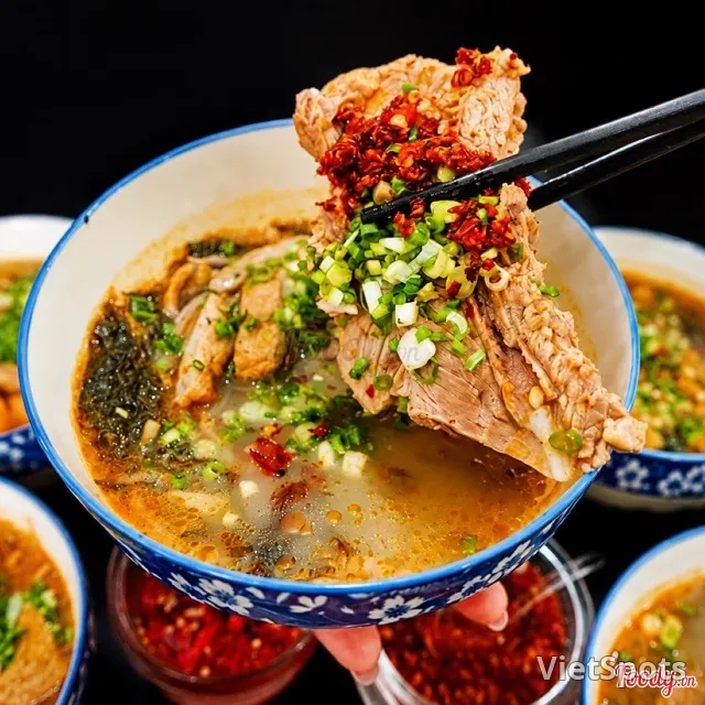 糙米粗麵（豬排骨）