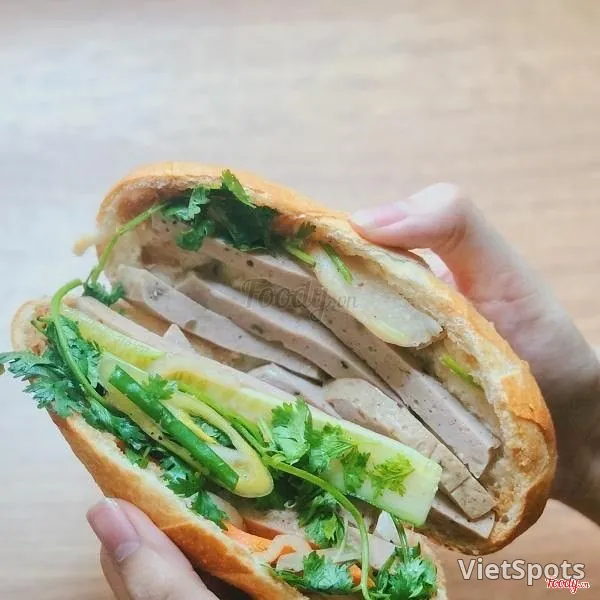 牛肉ソーセージのバインミー