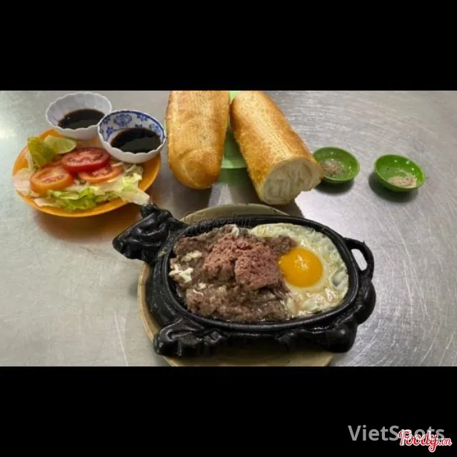 Sizzling beef (Bò né)