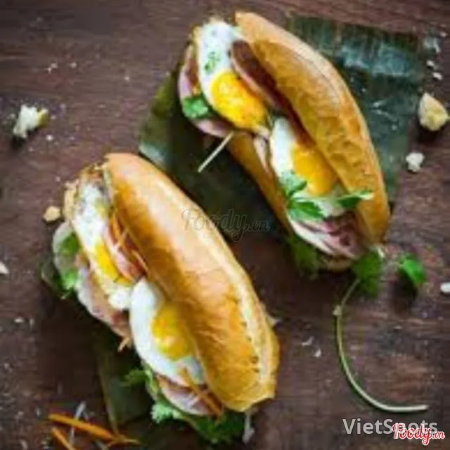 Fried-egg bánh mì