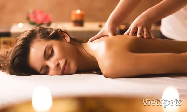 Tuyết Spa 套餐(身体芳香、草本盐热敷、耳部放松)