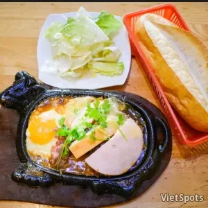 Bò Né 3: 1 Egg, Extra Beef, Ham, Sausage, Egg Sauce