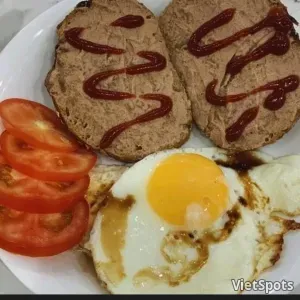 Fried Eggs with Pâté