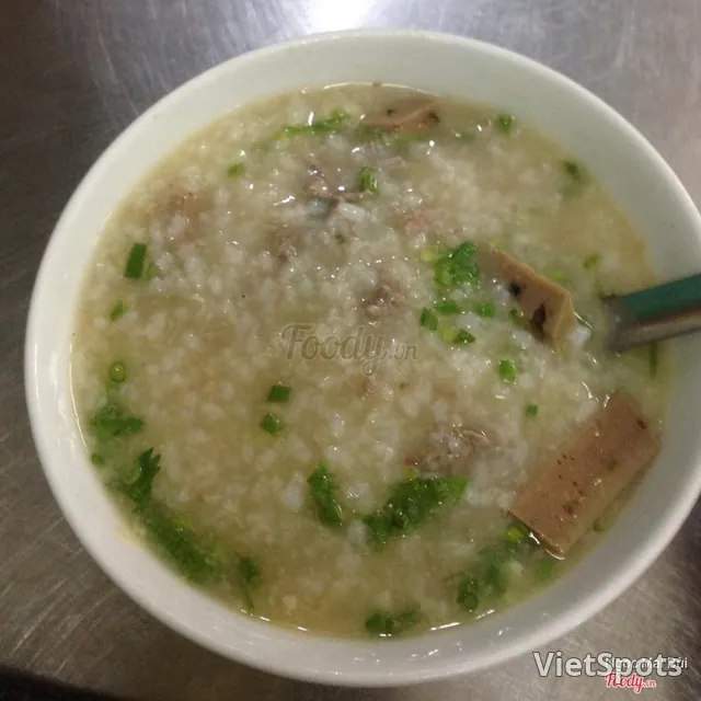 Porridge with rare beef & beef sausage