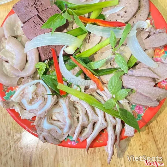 เครื่องในหมูนึ่ง (กลาง)