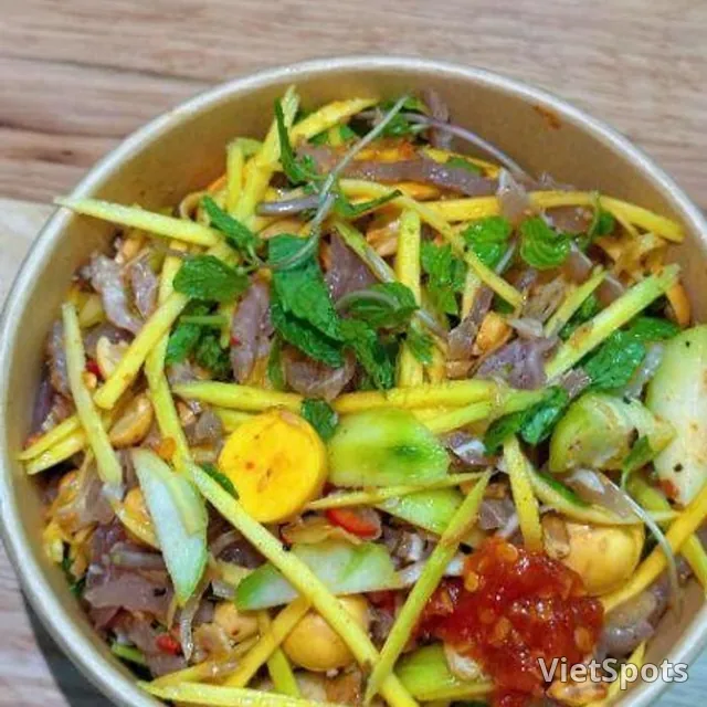 베트남식 발효 돼지고기 무침 (Tré Trộn)