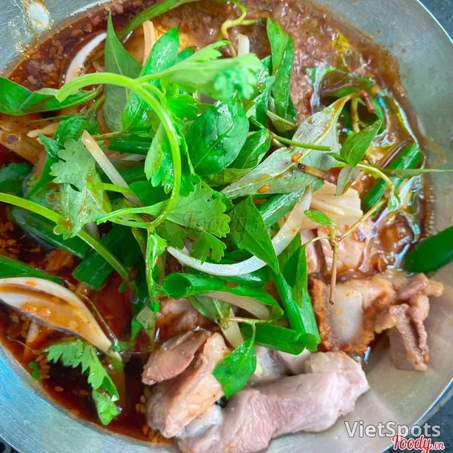 रोस्ट पोर्क के साथ तवा अंडा (बड़ा)