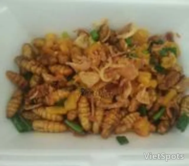 ดักแด้ผัด กับข้าวเกรียบ