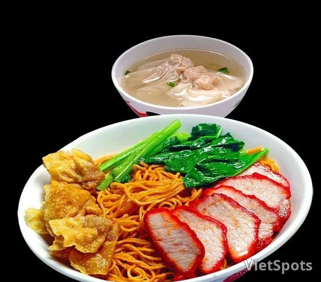 คอมโบ 1: บะหมี่หมูแดง + Revive มะนาวเกลือ
