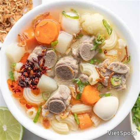 ซุปมักกะโรนีกระดูกหมู