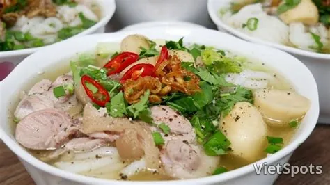 บั๋นแกงกระดูกหมูและหมูยอ
