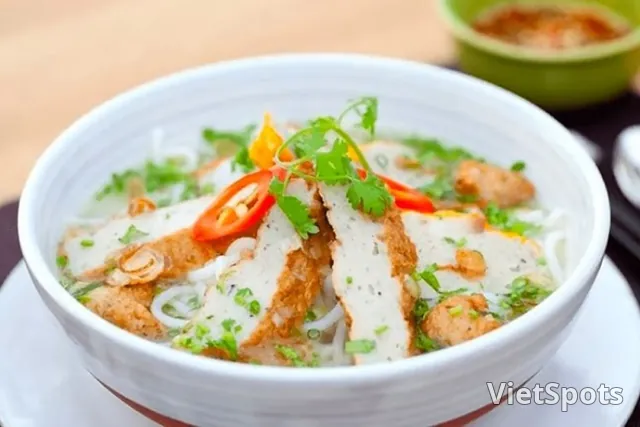 บั๋นแกงหมูยอ