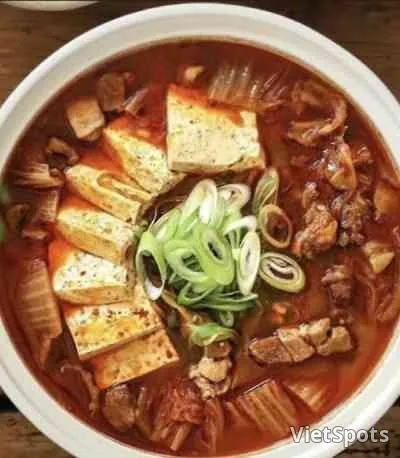 肉泡菜炖菜