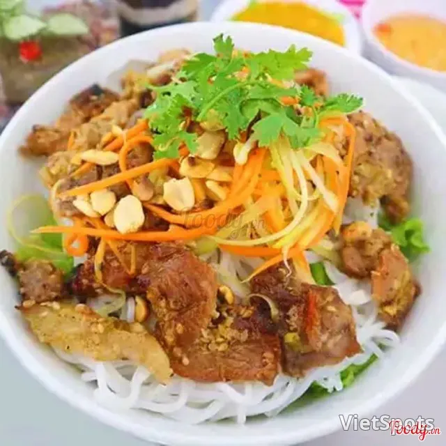분팃느엉 + 넴루이