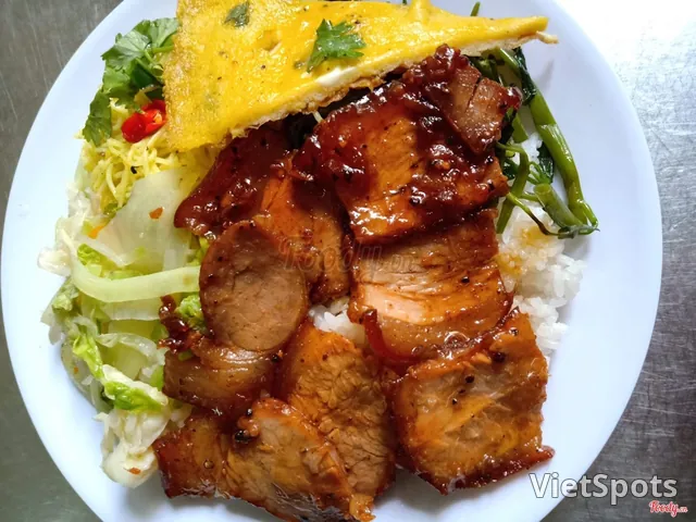 ข้าวหมูแดง + เต้าหู้ซอสมะเขือเทศ