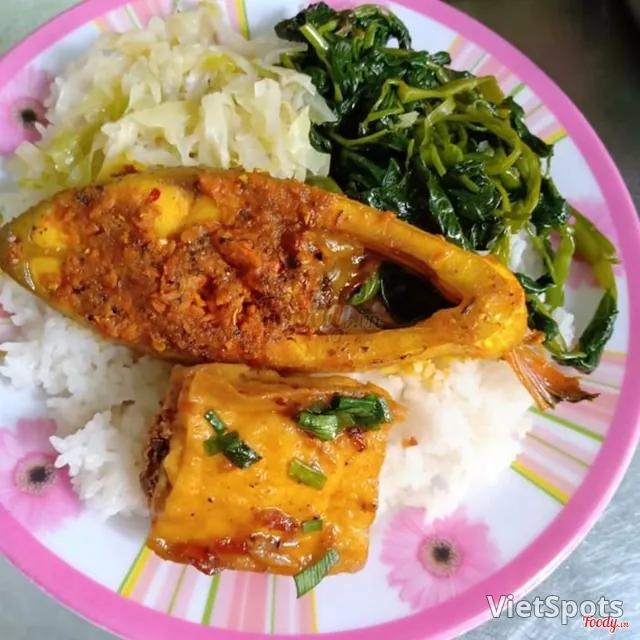ข้าวปลาจาระเม็ดตุ๋นขมิ้น + ไข่