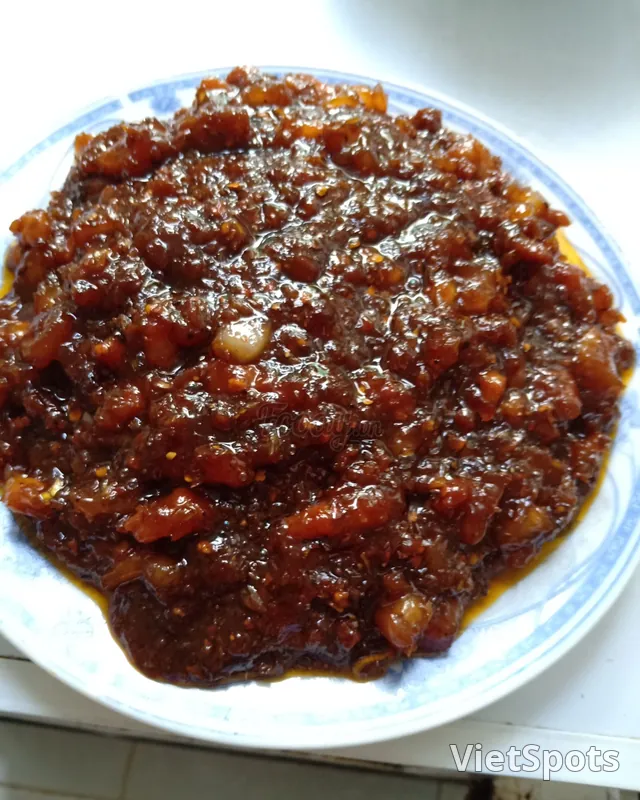 ข้าวหมูผัดกะปิ + ไข่หรือเต้าหู้ซอสมะเขือเทศ