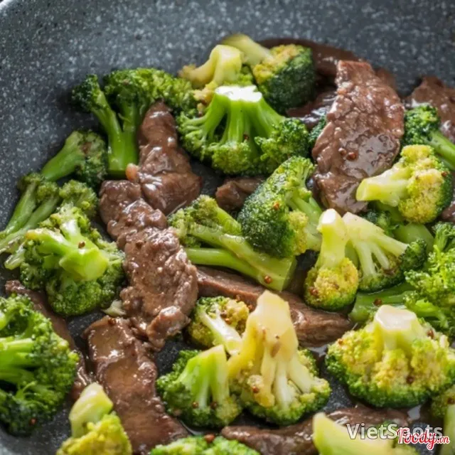 西兰花炒牛肉饭