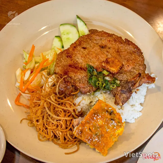 ข้าวหักหมูย่างหมูนึ่ง