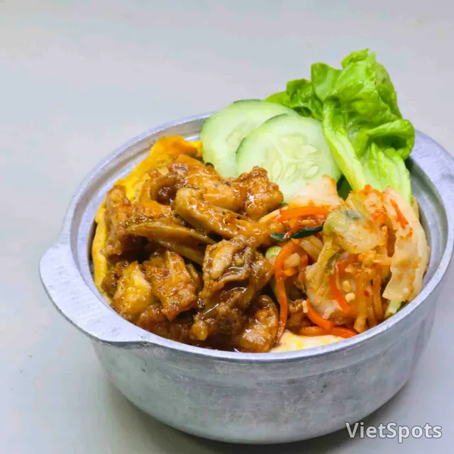 鸡肉煲仔饭