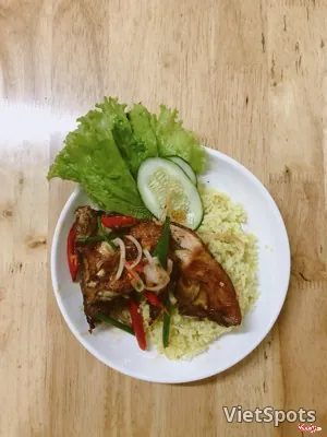 ข้าวปีกไก่ทอดน้ำปลา
