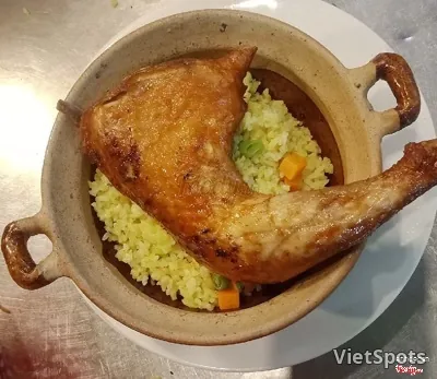 ข้าวหม้อดินน่องไก่