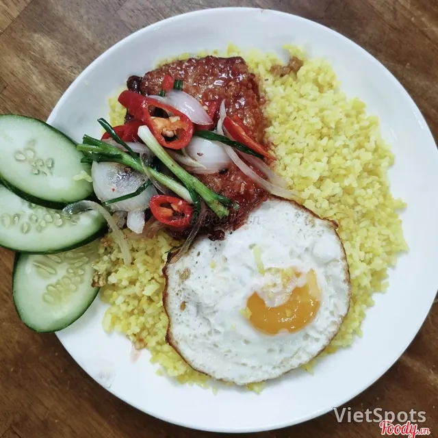 ข้าวซี่โครงหมูทอดน้ำปลา