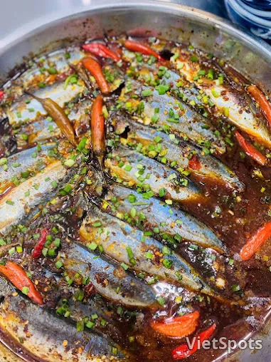 ข้าวปลาทูเคี่ยวคาราเมล