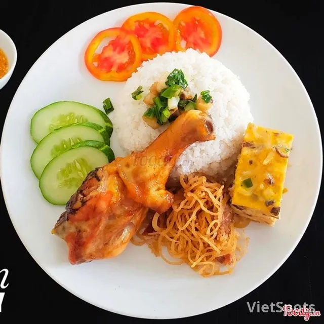 Ком Там с жареной курицей