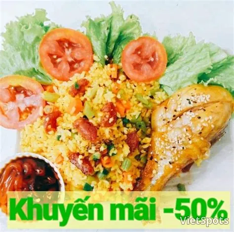 Special plate: Yangzhou fried rice with a quarter roast chicken