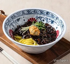多亞炸醬麵