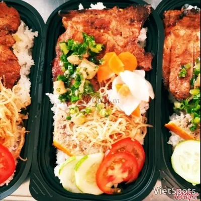 Broken rice with pork chop, pork skin & egg meatloaf + Pepsi can