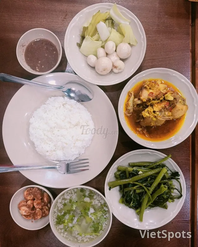 Rice with lemongrass braised chicken